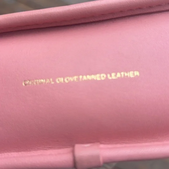 Coach pink handbag with leather and gold colored hardware - Picture 6 of 8